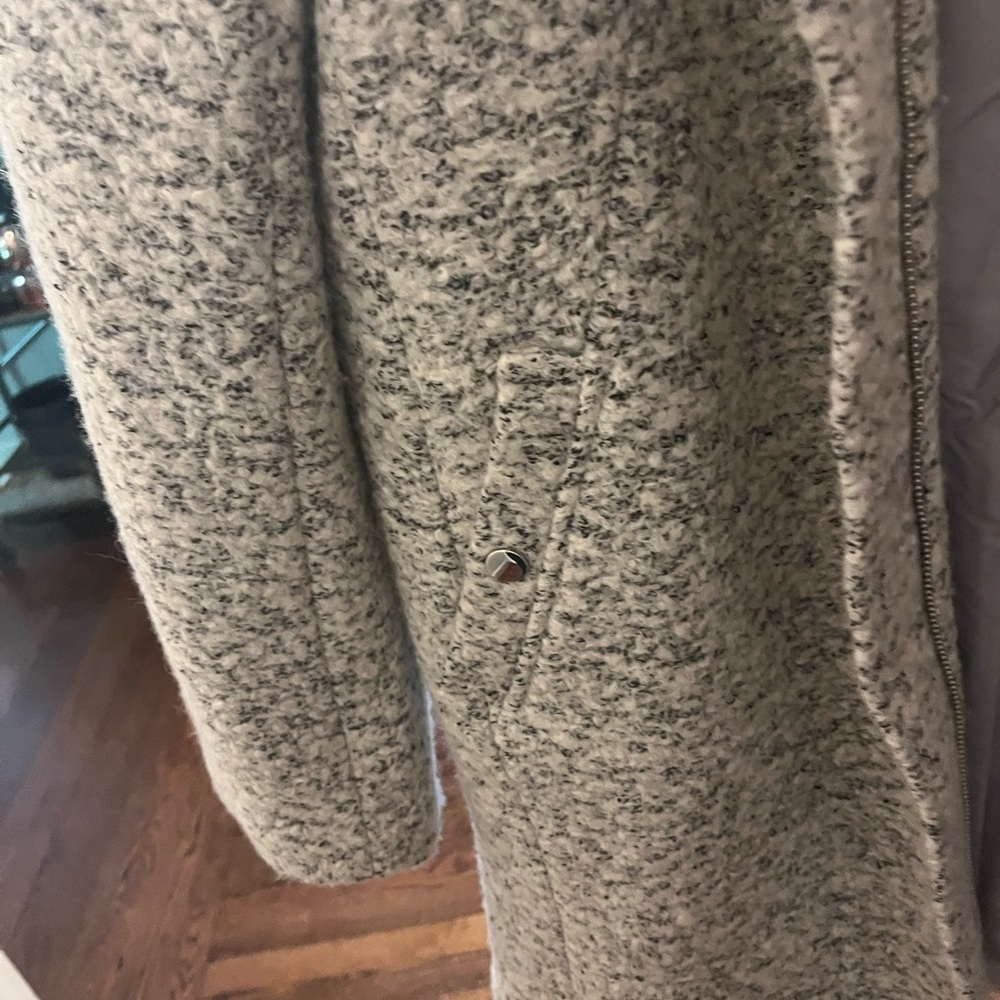 Beautiful long LOFT jacket. - Picture 3 of 3